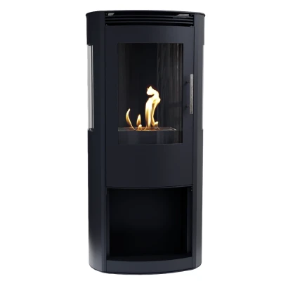 Svart biopeis i vedovndesign - sikker og elegant Svart frittstående biopeis med vedovnsdesign og skikkerhetsglass