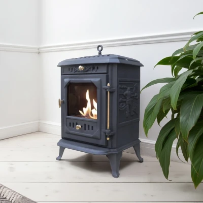 ScandiFlames Ulvik Frittstående biopeis. ScandiFlames Ulvik frittstående biopeis laget av støpejern i klassisk skandinavisk peisdesign.