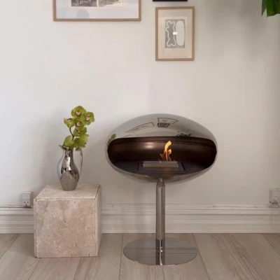 Cocoon Pedestal i polert stål fra Cocoon Fire Cocoon Pedestal fra Cocoon Fire i polert stål