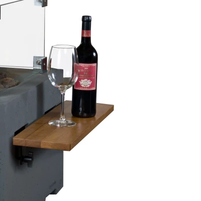 Lite firkantet sidebord i tre