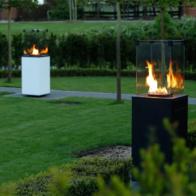 Flott frittstående Deluxe Patio remote utendørs gasspeis i svart