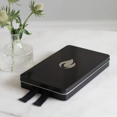 Nordic Flame brannteppe i svart designboks