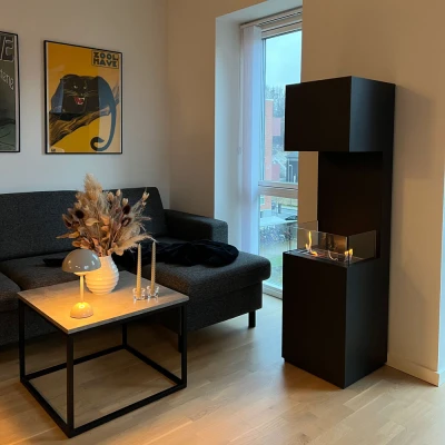 Åpen frittstående biopeis svart | Biopeiser Shop Svart åpen biopeis med 3 glass sider til gulvet med åpning i fronten