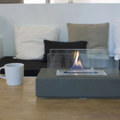 Kira biopeis – Stilren bordpeis i betong med glass | Biopeiser-shop.no KIRA bioetanol bordpeis